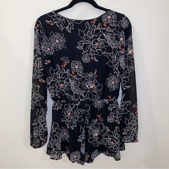 ASTR Black White Red Long-sleeved Floral Romper Size Medium - Picture 4 of 5